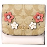 画像: 【COACH】コーチ コーティングキャンバス スムースレザー シグネチャー 花柄 フラワー フローラル アップリケ スタッズ リベット スモール 三つ折り財布 ライトカーキマルチ（日本未発売）